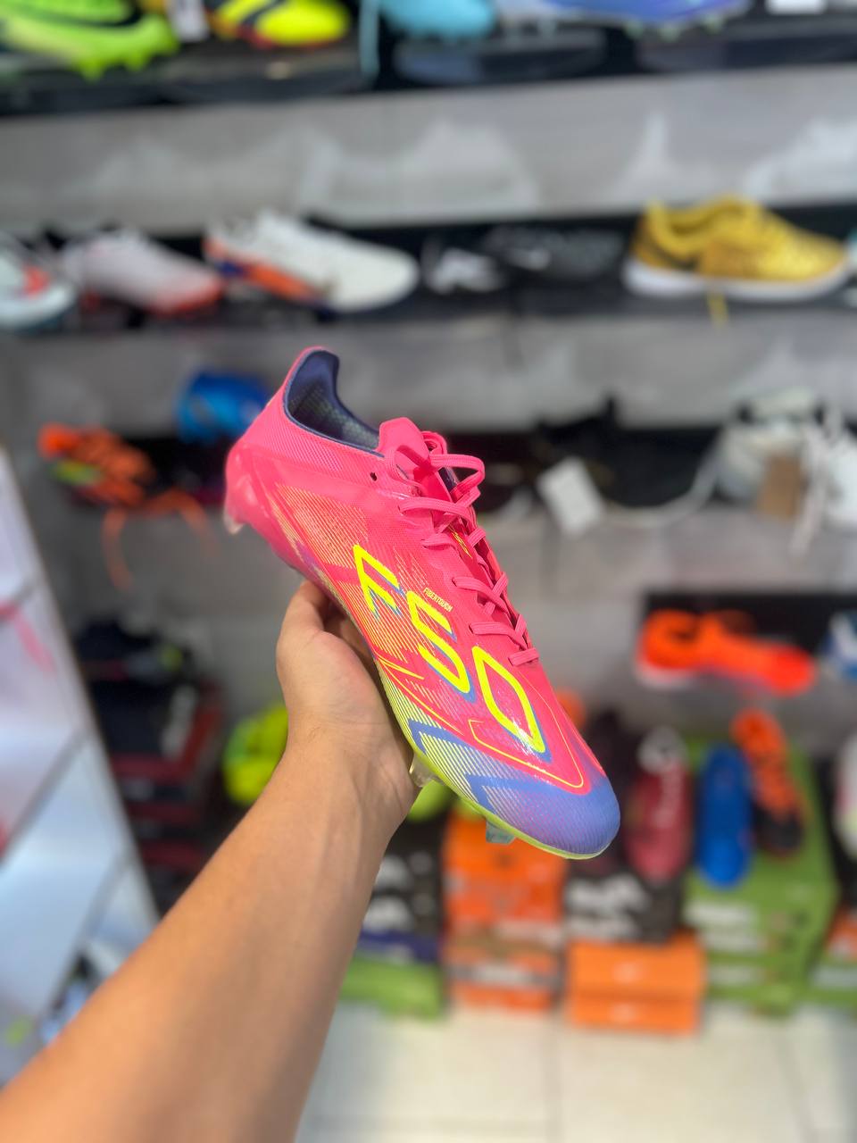 کفش فوتبال آدیداس f50
